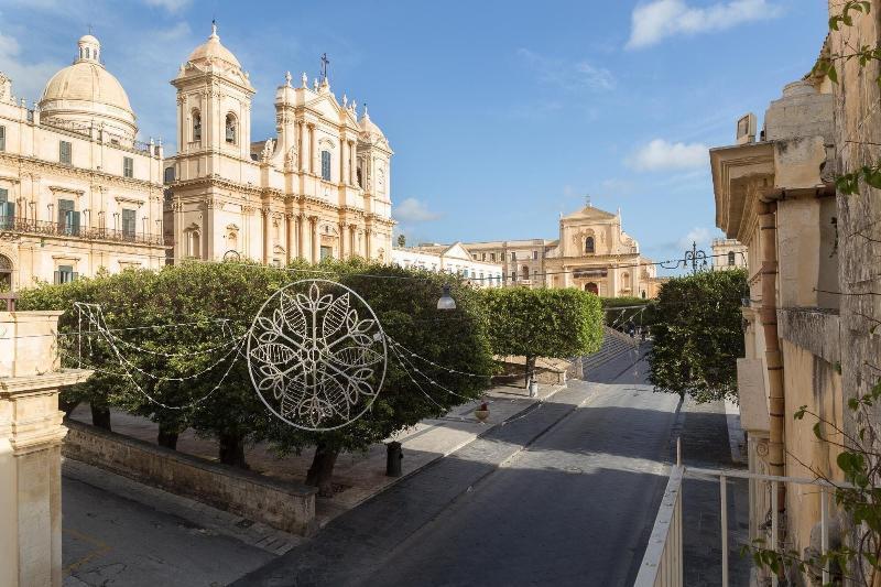 San Carlo Suites Noto Exteriör bild